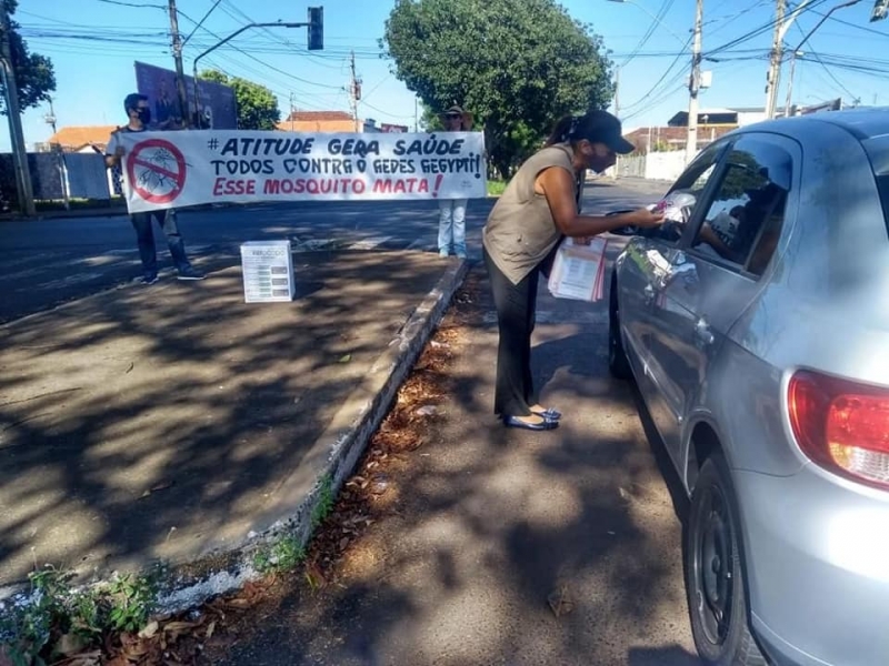No s&aacute;bado (27), o Departamento de Zoonoses realizou em Araguari tr&ecirc;s a&ccedil;&otilde;es diretas contra o mosquito Aedes Aegypti, transmissor da dengue, zica v&iacute;rus e chikungunha.