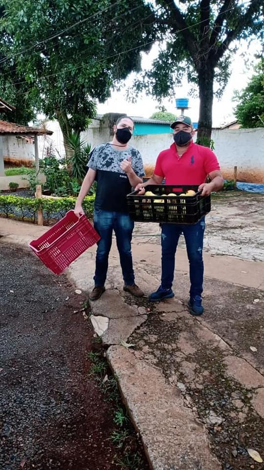 Nesta segunda-feira, 29 de março, a secretaria de políticas sobre drogas de Araguari recebeu doações para o Banco de Alimentos. Um produtor rural, sensibilizado com a causa, fez a doação de cinco caixas de goiabas que imediatamente foram distribuídas para as Comunidades Terapêuticas El Shadday, SER Livre e Pró Vida, para a Associação Casa de Davi e para a Casa Canaã.