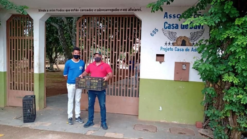 Nesta segunda-feira, 29 de março, a secretaria de políticas sobre drogas de Araguari recebeu doações para o Banco de Alimentos. Um produtor rural, sensibilizado com a causa, fez a doação de cinco caixas de goiabas que imediatamente foram distribuídas para as Comunidades Terapêuticas El Shadday, SER Livre e Pró Vida, para a Associação Casa de Davi e para a Casa Canaã.