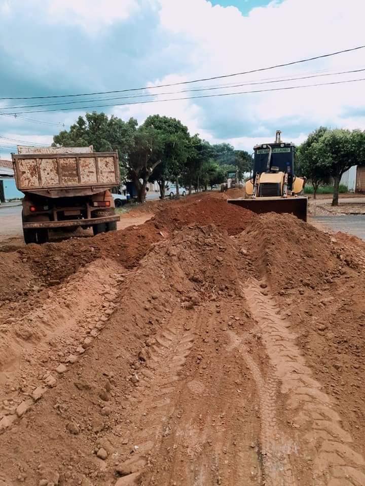 Recapeamento da Caiapos finalizando e começando a Inhambus Recapeamento da Alvim Borges e Osires Paranhos Início da implantação da continuação da Av. Miguel Assad Debs Tapa buracos em dois pontos ( Av. Miguel Assad Debs e Av. Porto Alegre)