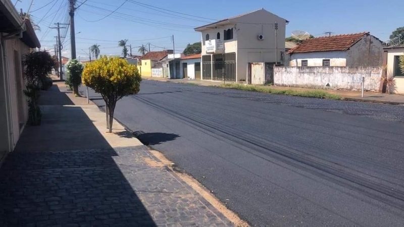 Recapeamento da Caiapos finalizando e começando a Inhambus Recapeamento da Alvim Borges e Osires Paranhos Início da implantação da continuação da Av. Miguel Assad Debs Tapa buracos em dois pontos ( Av. Miguel Assad Debs e Av. Porto Alegre)