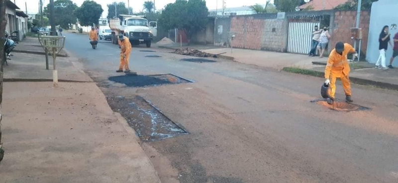 Recapeamento da Caiapos finalizando e começando a Inhambus Recapeamento da Alvim Borges e Osires Paranhos Início da implantação da continuação da Av. Miguel Assad Debs Tapa buracos em dois pontos ( Av. Miguel Assad Debs e Av. Porto Alegre)