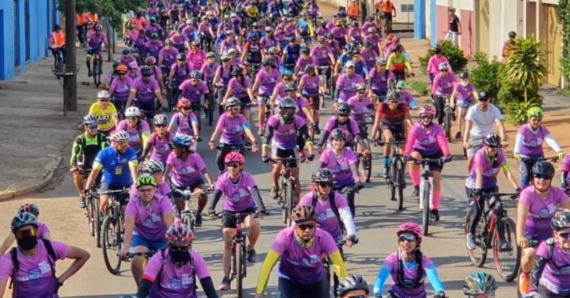 Foi realizada na manhã deste domingo (7), a segunda edição do “Bora pra Trilha” em homenagem ao Outubro Rosa e Novembro Azul, como forma de conscientizar a população de que a prevenção é o melhor caminho.