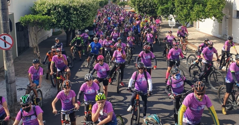 Foi realizada na manhã deste domingo (7), a segunda edição do “Bora pra Trilha” em homenagem ao Outubro Rosa e Novembro Azul, como forma de conscientizar a população de que a prevenção é o melhor caminho.