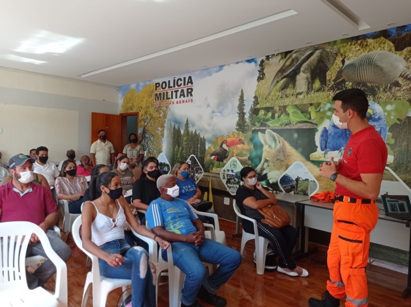 Nesta terça-feira (16), teve início o curso “Prevenção a Incêndios em Cozinha”, na antiga escola Tiradentes. O público surpreendeu as expectativas e o evento contou com salas cheias e com vagas reservadas para o próximo curso que será ministrado pelo Corpo de Bombeiros no período noturno.