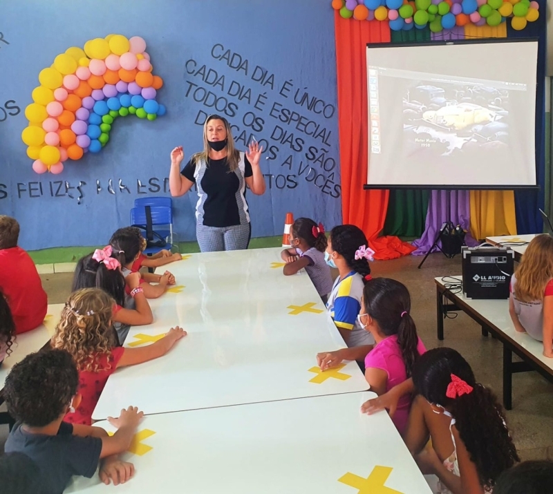 Na tarde desta terça-feira (16), a secretaria de Educação através do Núcleo de Educação para o Trânsito em parceria com a secretaria de Trânsito, Transporte e Mobilidade Urbana – SETTRANS e a Polícia Militar, realizou uma palestra para alunos da Escola Municipal São Judas Tadeu em Cascalho Rico.