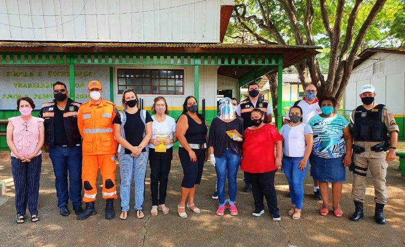 A secretaria de Educação através do Núcleo de Educação para o Trânsito em parceria com a secretaria de Trânsito Transporte e Mobilidade Urbana, com a 2ª Companhia Bombeiros Militar de Araguari e a Polícia Militar – PATRAN, realizaram na manhã desta sexta-feira (1), no Centro Educacional Municipal Tenente-Coronel Vilagran Cabrita, a palestra "TRÂNSITO SEGURO, DIREITO E DEVER DE TODOS .