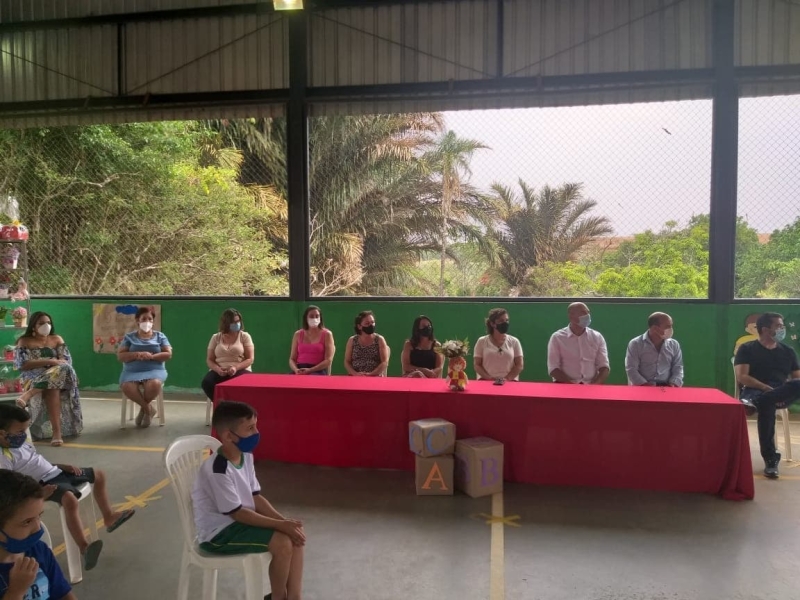 Em homenagem ao aniversário de Piracaíba ocorrido em 22 de setembro, o CEM João Ribeiro sob a direção de Marcella Martins Santos, realizou nesta quinta-feira (7), a culminância do “Projeto Aniversário de Piracaíba”, o qual, visa sensibilizar aos alunos para reconhecimento e valorização do distrito e sua verdadeira história, fazendo um resgate cultural.