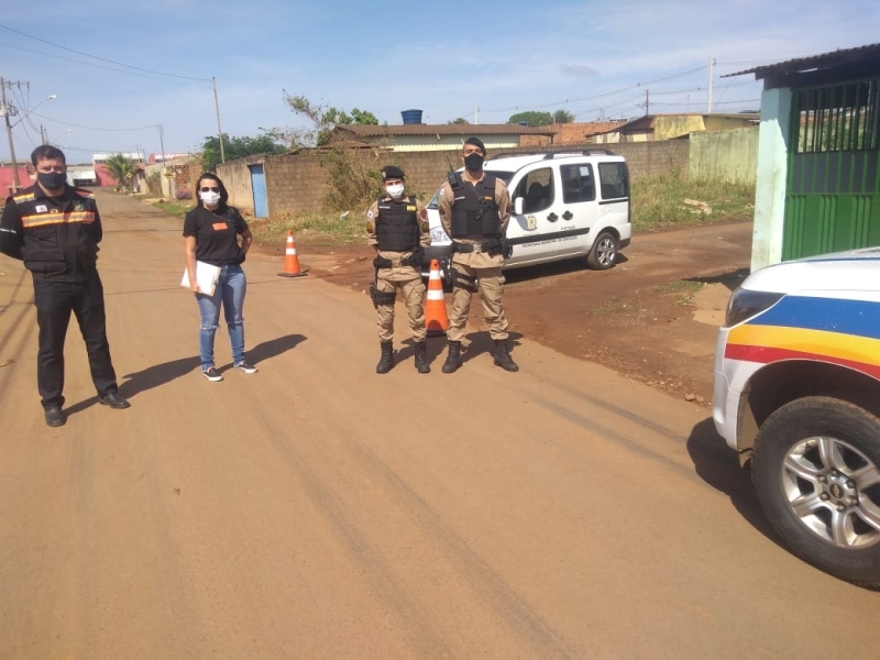 Agentes da secretaria de Trânsito, Transporte e Mobilidade Urbana – SETTRANS apoiados por militares do 53º Batalhão de Polícia Militar, continuam com trabalho de fiscalização de trânsito na rua Eunice Cascão, Bairro Novo Horizonte.