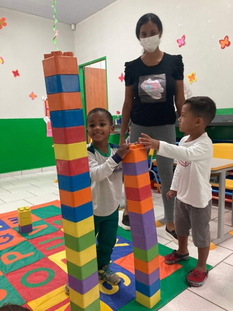 Nesta terça-feira (20), todas as creches municipais - CMEIs, do berçário ao Pré II, retomaram as aulas presenciais, somadas às atividades remotas.