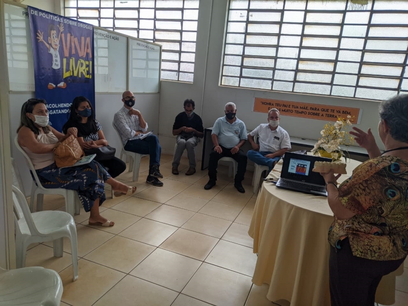 A prefeitura de Araguari através das secretarias de Políticas Sobre Drogas e Saúde, realizou nesta segunda-feira (18), um evento com apresentação de palestra sobre “Saúde Bucal em Tempos de Covid”.