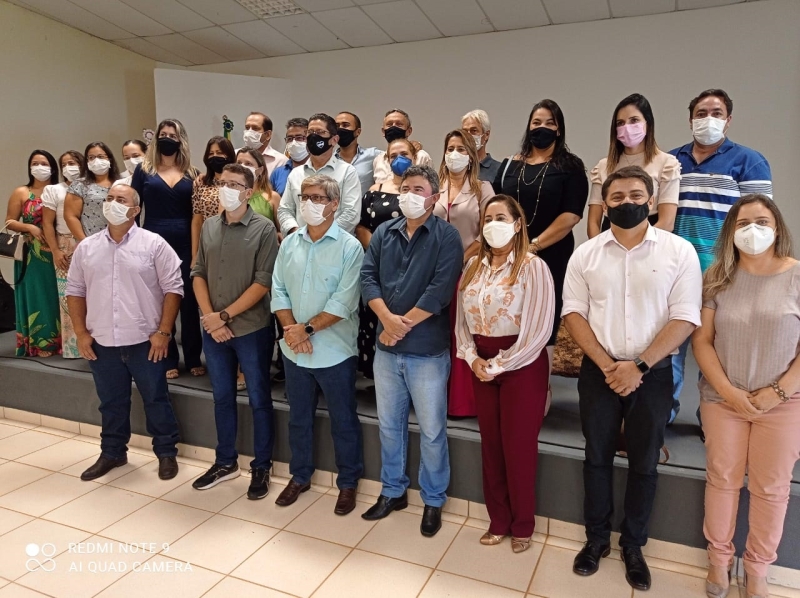 O prefeito Renato Carvalho acompanhado da secretária de Desenvolvimento Econômico e Turismo Karla Fernandes, participou de um workshop nesta terça-feira (19), no Sindicato Rural de Campina Verde promovida pela Associação dos Municípios da Microrregião do Vale do Paranaíba – AMVAP em parceria com o SEBRAE sobre a importância do Desenvolvimento Econômico Regional.