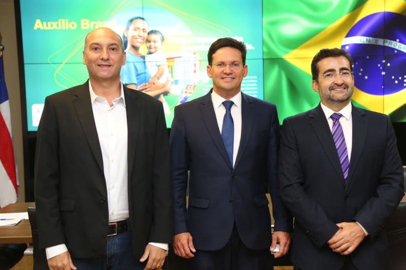 O secretário de Esportes e Juventude Wesley Lucas Mendonça, acompanhado do presidente da Câmara Municipal de Araguari, Vereador Leonardo Rodrigues Neto, do presidente da Federação Mineira de Vôlei, Tomaz Mendes, presidente do Praia Clube, Carlos Augusto Ribeiro Ferreira, com os atletas Serginho, Escadinha e Rodrigão cumpriram agenda em Brasília/DF, na tarde desta quinta-feira (21). O prefeito Renato Carvalho que não pode estar presente por estar recebendo o Ministro Tarcísio Freitas em nosso município, foi representado pelo secretário.  