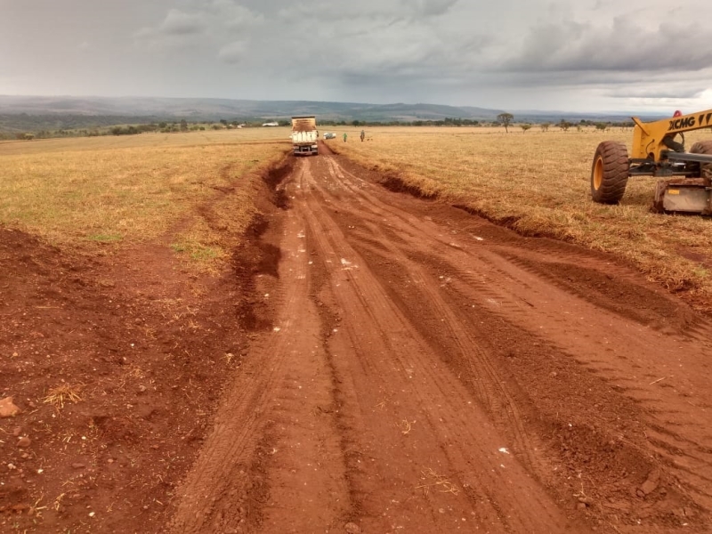 A secretaria de Obras inicia nesta última semana do mês de outubro, com quatro equipes levando melhorias para estradas rurais do município. Estão sendo contempladas as regiões do Fundão, Barra Alegre, Serra do 38 e Pau Furado.