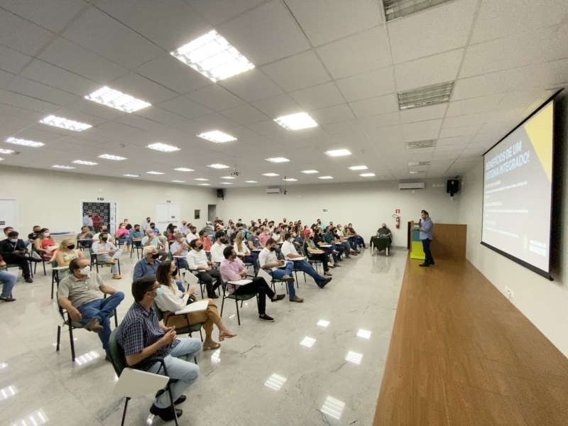 O lançamento da obra de construção da UBS Portal dos Ipês, com a assinatura da  Ordem de Serviço, que estava previsto para às 14:30, desta quinta-feira (28), em Araguari, teve que ser adiado em função da agenda do deputado Doorgal Andrada em Belo Horizonte. O parlamentar foi convocado para reunião extraordinária marcada para esta quinta-feira, às 10h, na Assembleia Legislativa para votar o Plano Plurianual de Ação Governamental e a LOA 2022 de Minas Gerais.