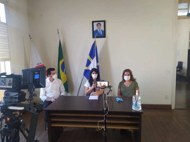 A prefeitura de Araguari por meio da secretaria de Saúde, realizou na tarde desta quinta-feira (2) uma coletiva de imprensa para abordar a situação da pandemia da Covid-19 no município.