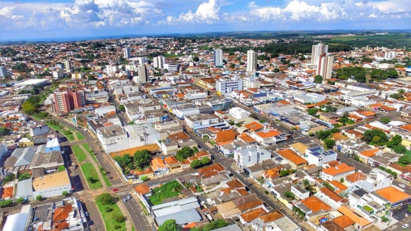 A prefeitura de Araguari informa que na segunda-feira, dia 6 de setembro, será ponto facultativo nas repartições do Executivo local. O ponto facultativo será aplicado nas secretarias e coordenadorias.