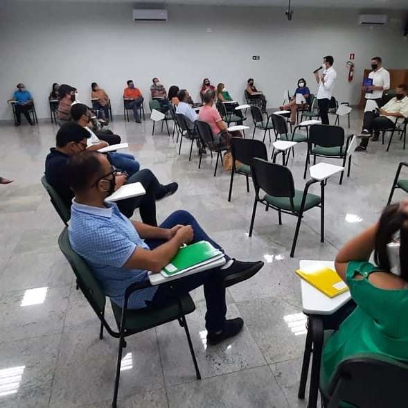 Nesta quarta-feira (a secretaria de Administração promoveu aos servidores da área de Recursos Humanos um treinamento com duração de 3 horas que teve como objetivo atualização dos conhecimentos para que os colaboradores possam atender cada vez melhor os servidores e a população.