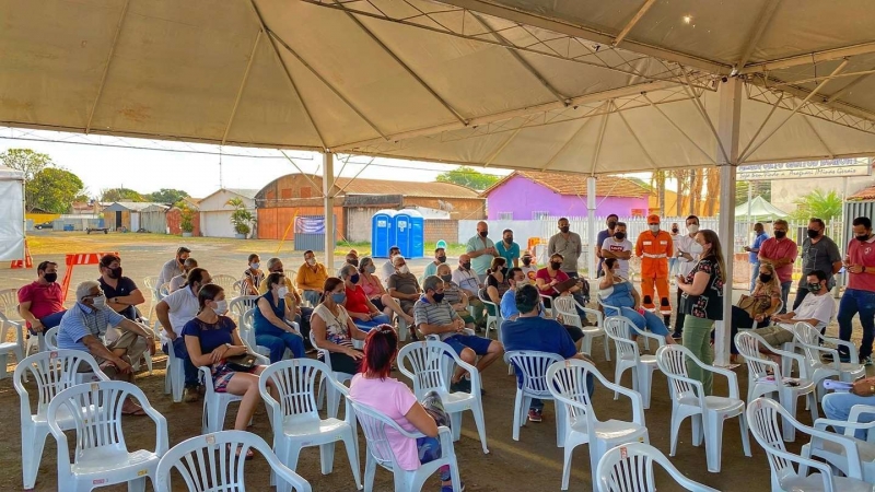 A prefeitura de Araguari por meio das secretarias de Desenvolvimento e Turismo e de Gabinete se reuniu na tarde desta quarta-feira (com os moradores de casas que ficam no entorno do aeroporto.