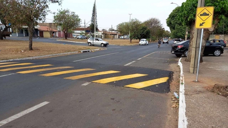 Visando diminuir a velocidades dos veículos na avenida Belchior de Godoy e com isso aumentar a segurança dos pedestres, a secretaria de Trânsito, Transporte e Mobilidade Urbana está construindo dois redutores de velocidade no encontro da avenida com a rua Luiz Shinoor (Centro) e com a rua Dezenove de Outubro (Santa Terezinha).