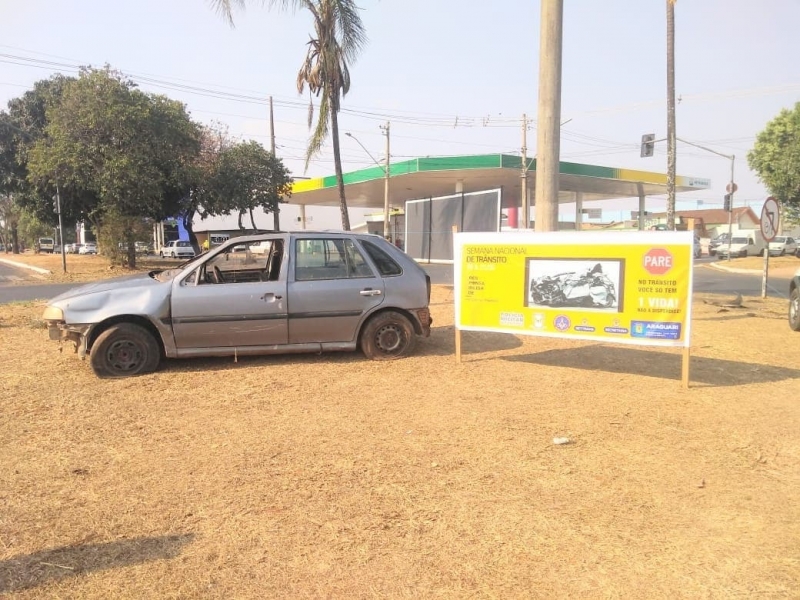 Dando continuidade as ações da “Semana do Trânsito”, a prefeitura de Araguari através das secretarias de Trânsito, Transporte e Mobilidade Urbana e de Educação com o apoio do Núcleo de Educação para o Trânsito, realizaram na manhã de hoje (21) uma “Blitz Educativa” em frente ao Frigorífico Mataboi.