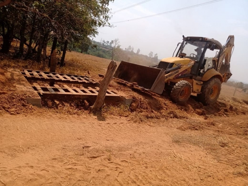 A prefeitura de Araguari através da secretaria de Obras, instalou mais um mata burro na região de Pirapitinga.