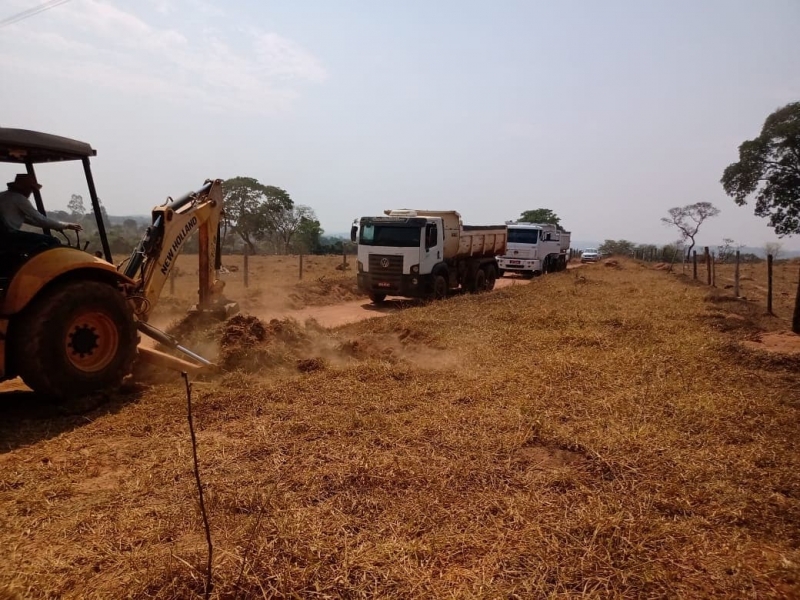 A prefeitura de Araguari através da secretaria de Obras, instalou mais um mata burro na região de Pirapitinga.