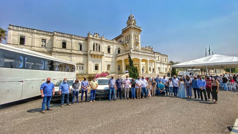 Na manhã desta sexta-feira (22), A prefeitura de Araguari através da secretaria de Administração, apresentou à comunidade araguarina os novos veículos que começam a fazer a renovação da frota de todas as secretarias do município.