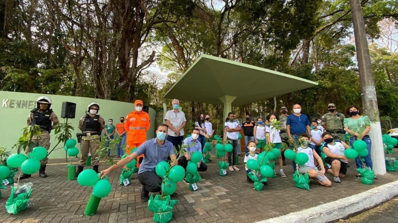 A prefeitura de Araguari através da secretaria de Educação por meio do Programa de Educação Ambiental Gira Sol e da secretaria de Meio Ambiente, realizou nesta terça (21) e quinta-feira (23), eventos comemorativos ao Dia da Árvore.