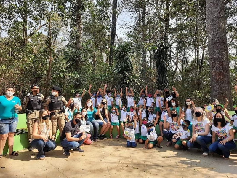 A prefeitura de Araguari através da secretaria de Educação por meio do Programa de Educação Ambiental Gira Sol e da secretaria de Meio Ambiente, realizou nesta terça (21) e quinta-feira (23), eventos comemorativos ao Dia da Árvore.