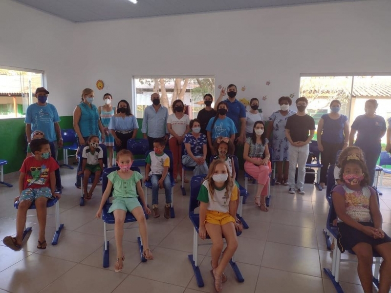 Por determinação do prefeito Renato Carvalho e da Vice-prefeita Maria Cecília,sempre atentos a uma educação de qualidade e inclusiva,aconteceu na tarde de quinta-feira (23), no CEM. Ten.Cel.Vilagran Cabrita ações referentes à campanha "Setembro Azul", mês dedicado à Valorização dos Surdos e da Língua Brasileira de Sinais.