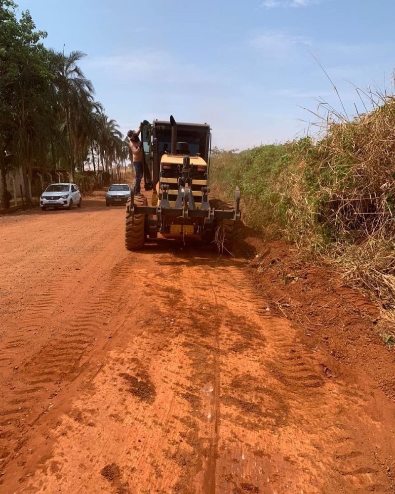 A prefeitura de Araguari através da secretaria de Obras iniciou na manhã desta segunda-feira (27), o serviço de manutenção nas estradas rurais da região do Pau Furado e Alto São João.