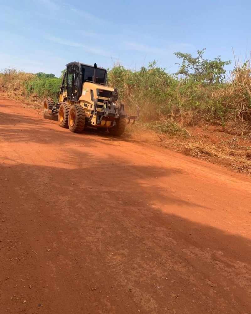 A prefeitura de Araguari através da secretaria de Obras iniciou na manhã desta segunda-feira (27), o serviço de manutenção nas estradas rurais da região do Pau Furado e Alto São João.