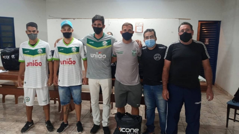 Em evento realizado na noite de segunda-feira (27) na Liga Araguarina de Futebol, equipes do Campeonato Interbarros receberam doações de uniformes completos para esta competição e outras realizadas pela entidade.