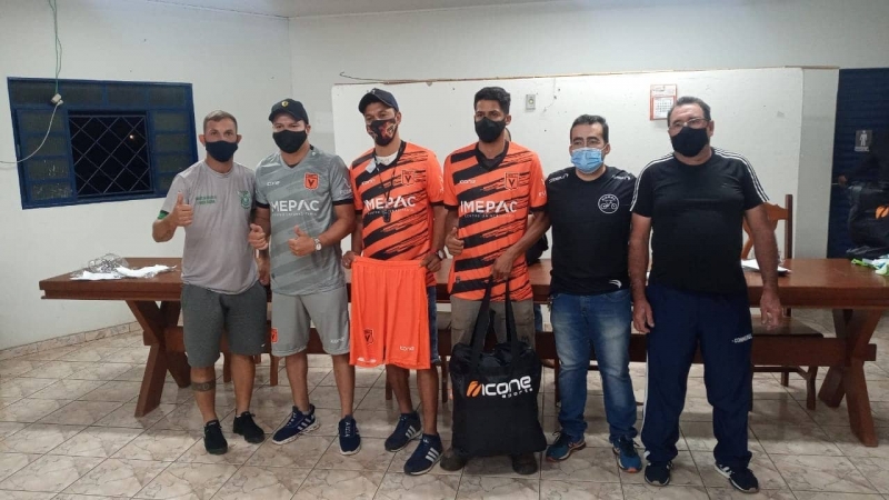 Em evento realizado na noite de segunda-feira (27) na Liga Araguarina de Futebol, equipes do Campeonato Interbarros receberam doações de uniformes completos para esta competição e outras realizadas pela entidade.