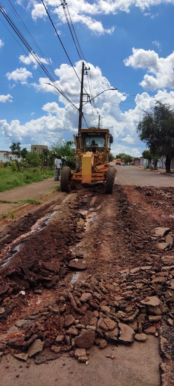 A prefeitura de Araguari, através da secretaria de Obras, acompanha as obras de reparos nas ruas Antônio Mordente Filho, Horácio de Moraes, Dr. Claudinei Roosevelt e Ismael Moutinho, no bairro Millenium.