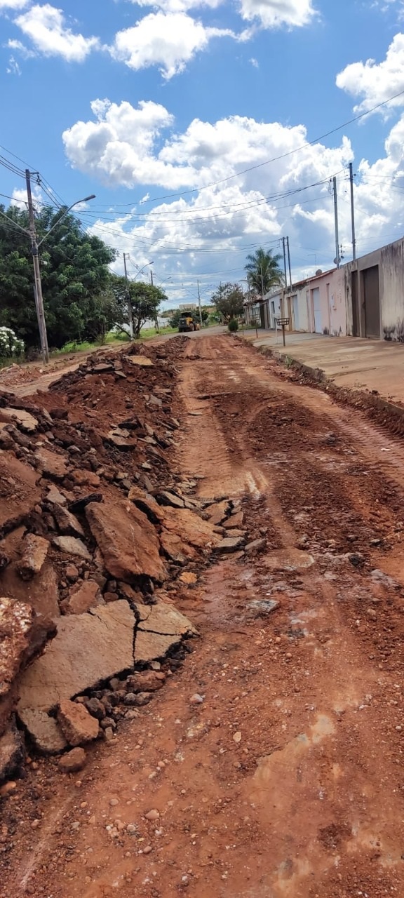 A prefeitura de Araguari, através da secretaria de Obras, acompanha as obras de reparos nas ruas Antônio Mordente Filho, Horácio de Moraes, Dr. Claudinei Roosevelt e Ismael Moutinho, no bairro Millenium.