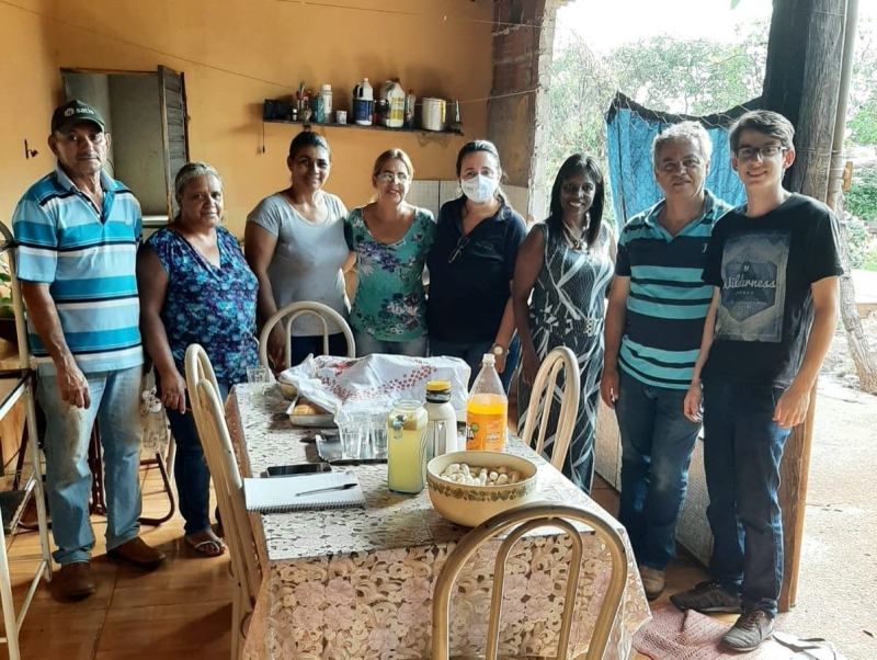 Nesta terça-feira(12), a Secretaria de Agricultura, o SIM(Sistema de Inspeção Municipal) e a EMATER (Instituto de Assistência Técnica e Extensão Rural) visitaram os moradores do assentamento “Bom Jardim”.