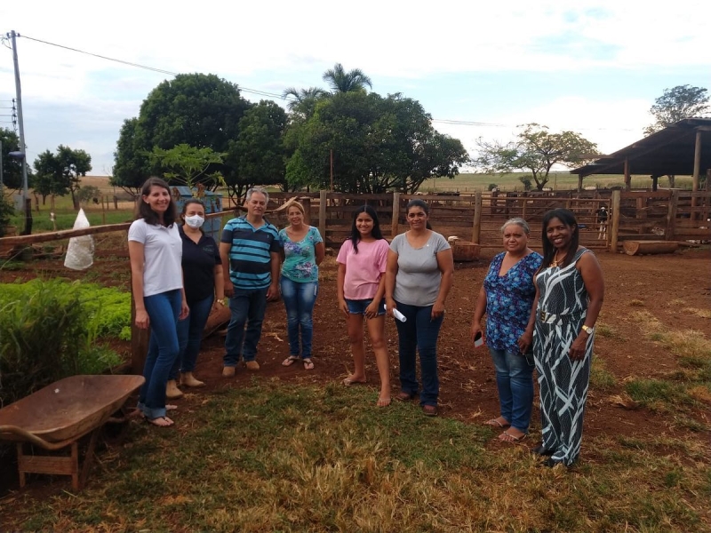 Nesta terça-feira(12), a Secretaria de Agricultura, o SIM(Sistema de Inspeção Municipal) e a EMATER (Instituto de Assistência Técnica e Extensão Rural) visitaram os moradores do assentamento “Bom Jardim”.