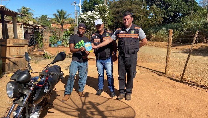 A Prefeitura de Araguari, através da Secretaria de Trânsito, Transporte e Mobilidade Urbana – SETTRANS realizou uma visita técnica de segurança e educação para o trânsito no povoado de Ararapira e no distrito de Amanhece.