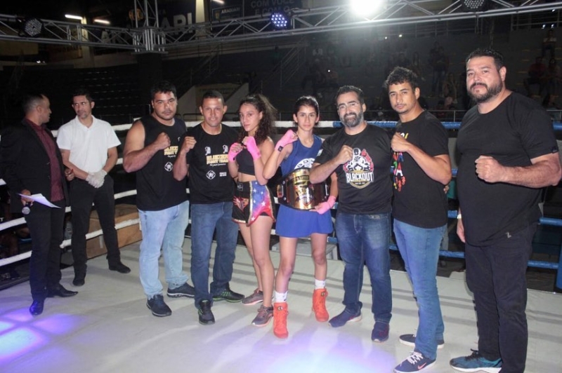 Com ações importantes voltadas a todas as modalidades esportivas, a Prefeitura de Araguari através da Secretaria de Esporte e da Juventude, com apoio do Professor Boxe Valdenys Andrade Gonçalves da Academia Blackout, realizaram no último sábado (23), o primeiro Torneio de Boxe Luvas de Ouro Araguari.