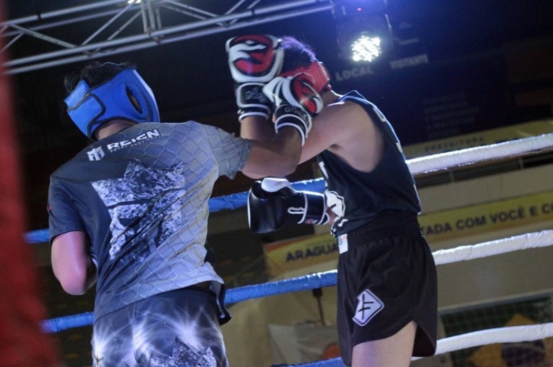 Com ações importantes voltadas a todas as modalidades esportivas, a Prefeitura de Araguari através da Secretaria de Esporte e da Juventude, com apoio do Professor Boxe Valdenys Andrade Gonçalves da Academia Blackout, realizaram no último sábado (23), o primeiro Torneio de Boxe Luvas de Ouro Araguari.