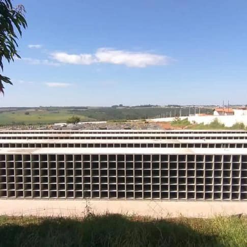 A Prefeitura de Araguari, através da Secretaria de Obras, segue acompanhando os trabalhos de construção do ossário no Cemitério Park.