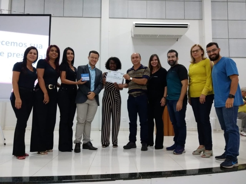 Na noite desta terça (26), a Prefeitura de Araguari, através da Secretaria de Educação, Departamento de Educação Física, Diretora, Simone Marques, com apoio da Secretaria de Esportes, Departamento de Paradesporto, Coordenador, Rômulo Monteiro Fernandes, promoveu palestra com tema: “Transtornos Mentais no ambiente escolar, como lidar”?