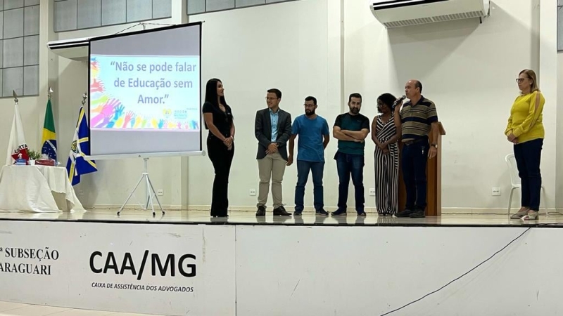 Na noite desta terça (26), a Prefeitura de Araguari, através da Secretaria de Educação, Departamento de Educação Física, Diretora, Simone Marques, com apoio da Secretaria de Esportes, Departamento de Paradesporto, Coordenador, Rômulo Monteiro Fernandes, promoveu palestra com tema: “Transtornos Mentais no ambiente escolar, como lidar”?