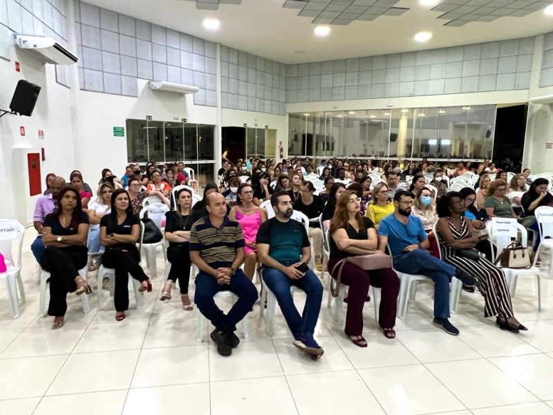 Na noite desta terça (26), a Prefeitura de Araguari, através da Secretaria de Educação, Departamento de Educação Física, Diretora, Simone Marques, com apoio da Secretaria de Esportes, Departamento de Paradesporto, Coordenador, Rômulo Monteiro Fernandes, promoveu palestra com tema: “Transtornos Mentais no ambiente escolar, como lidar”?