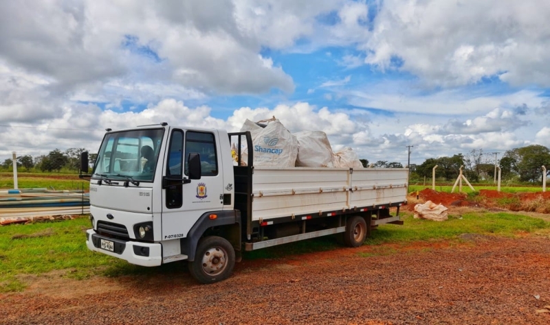 A Coleta Seletiva já é uma grata realidade em nossa cidade e conta com grande adesão da comunidade.  A prefeitura de Araguari, continua recolhendo diariamente materiais recicláveis em todos os bairros e distritos do município. A coleta também é realizada pontualmente, em diversas empresas e cooperativas que têm como hábito separar os materiais para a reciclagem.  De acordo com o secretário de Meio Ambiente, Guilherme Santana, a sustentabilidade é um dos pontos mais importantes para a administração Renato Carvalho e Maria Cecília e todo o material recolhido é destinado à ASCAMARA. “ O material é entregue na associação, devidamente separado e é dado o destino correto, beneficiando o meio ambiente e também auxiliando na geração de renda para esses trabalhadores”, explicou.  Confira os horários e locais da coleta seletiva em Araguari: