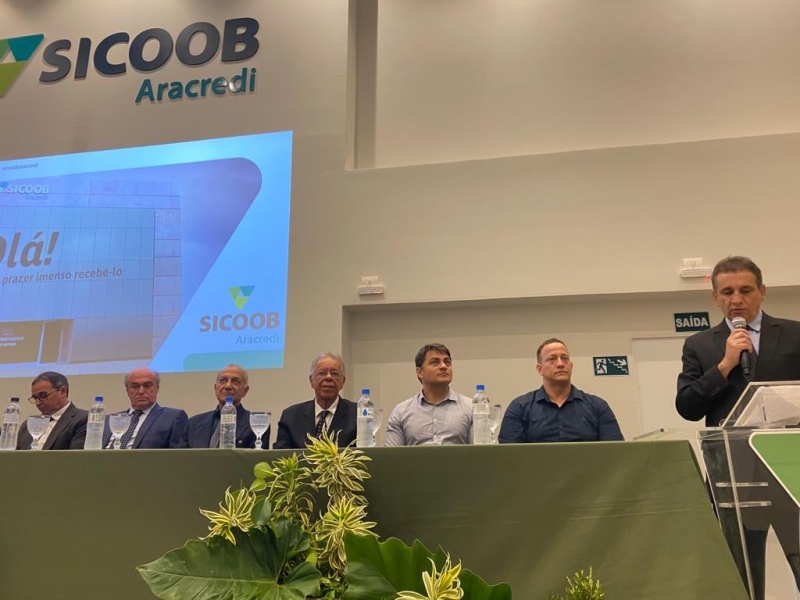 Renato parabenizou a todos os diretores e colaboradores da Sicoob Aracredi pelos 30 anos de história e por todo o comprometimento com a nossa cidade.