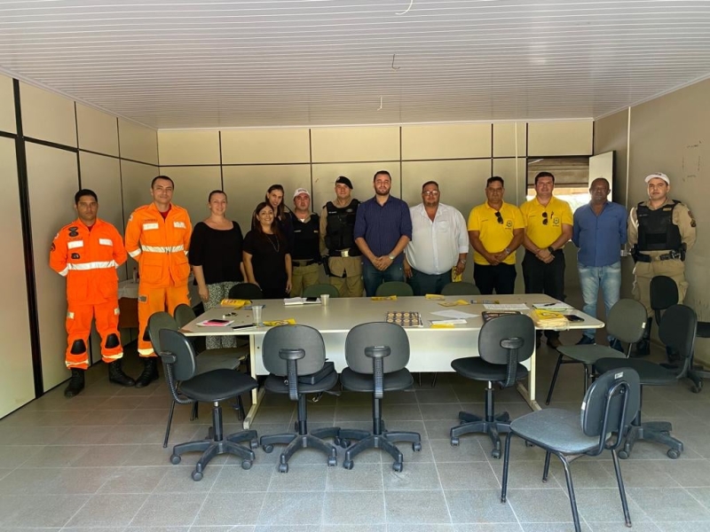 Visando as ações do Maio Amarelo, o Programa de Educação para o Trânsito da Prefeitura de Araguari realizou nesta sexta-feira (29), na Secretaria de Trânsito, Transporte e Mobilidade Urbana – SETTRANS, uma reunião para discutir as atividades que serão realizadas.