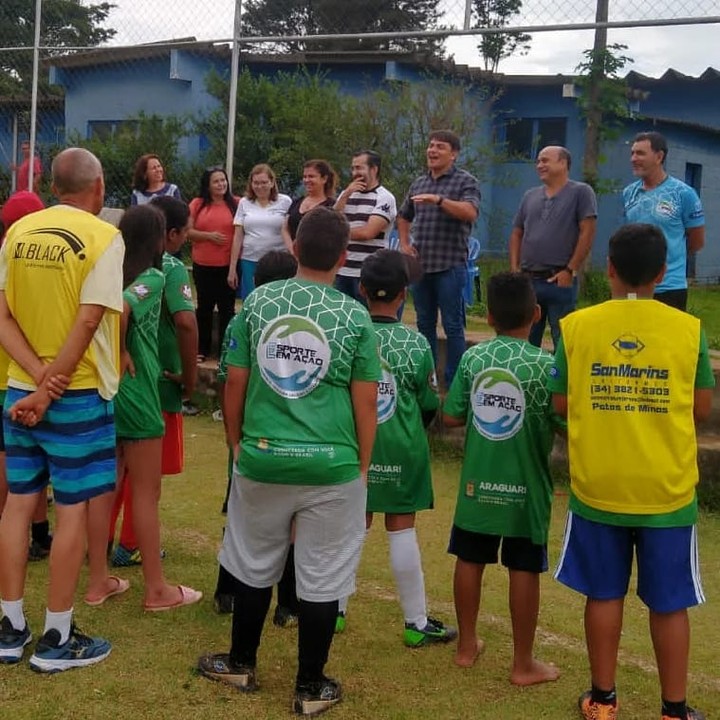 A prefeitura de Araguari, através da secretaria de Educação e FAMEP- fundação Municipal de Esportes e Paradesporto, com parceria da Liga Araguarina de Futebol, realizou na segunda-feira (12), o encerramento do Projeto Esporte em Ação desenvolvido com os alunos do CEM Justino Rodrigues da Cunha, na região da Água Clara.